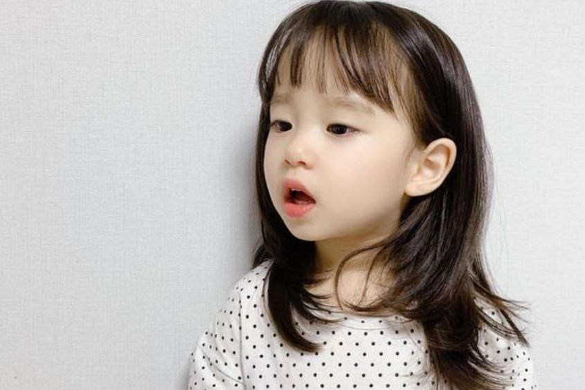 Kiểu mái thưa cho bé gái dễ thương