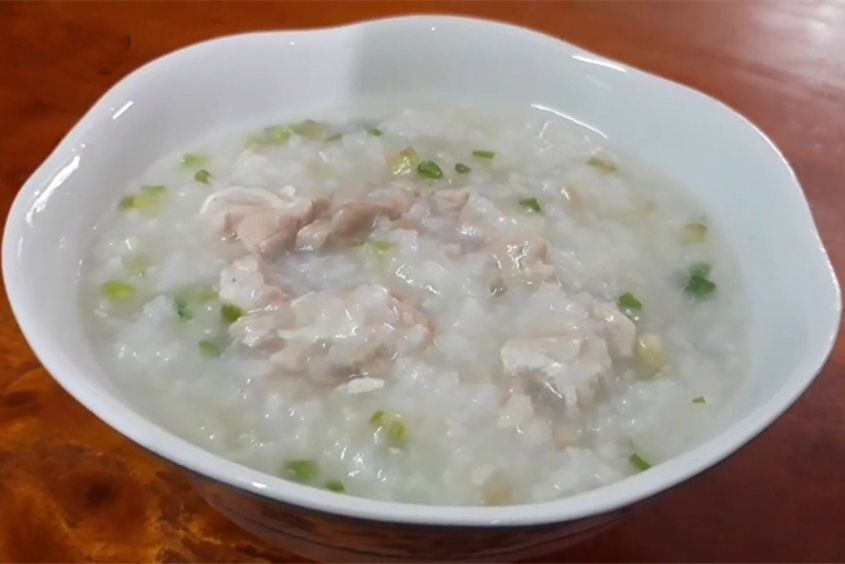 Cháo bầu thịt heo cho bé bổ dưỡng