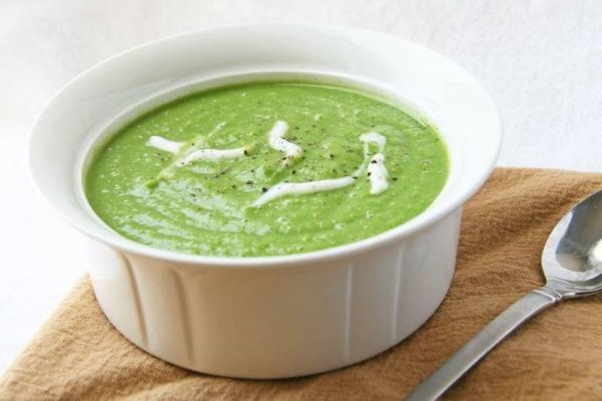 Cháo thịt heo nấu với đậu hà lan cho bé ăn dặm 11 tháng tuổi. Nguồn: Google