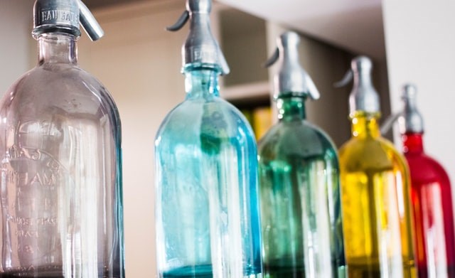 Nước tăng lực không an toàn cho trẻ em. Nguồn: Unsplash, tác giả: Charisse Kenion