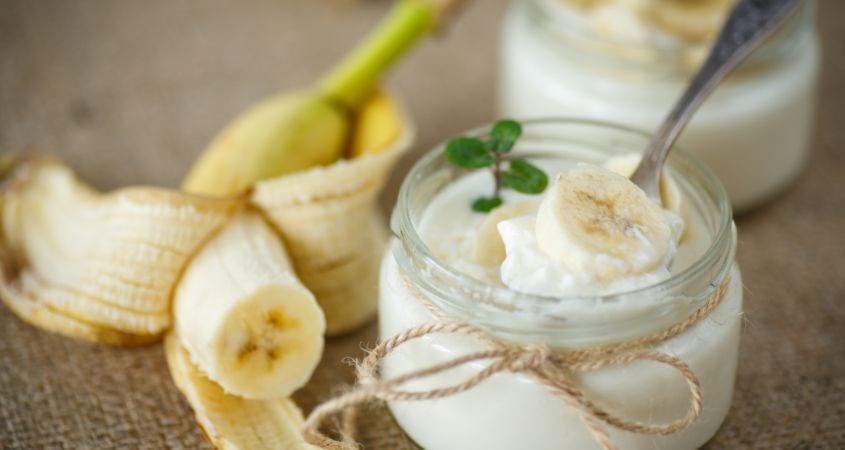 Mẹ không nên dùng sữa chua cùng với chuối