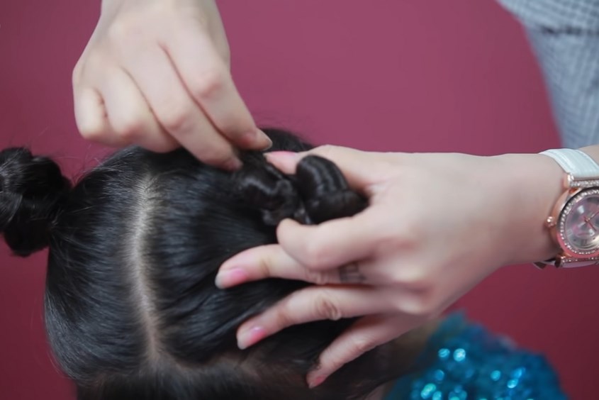 Cố định hai bên tóc