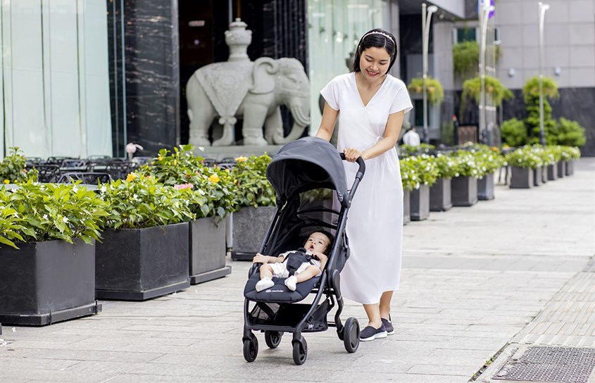 Xe đẩy 1 chiều thích hợp cho bé từ 6 tháng tuổi Xe đẩy 1 chiều thích hợp cho bé từ 6 tháng tuổi