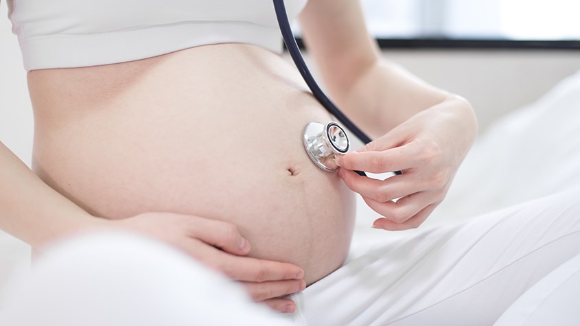 Các mẹ bầu thường phân vân giữa việc chọn sinh thường hay sinh mổ.