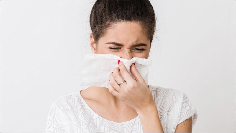 Dịch từ trên các xoang chảy xuống khoang miệng gây ra vị đắng