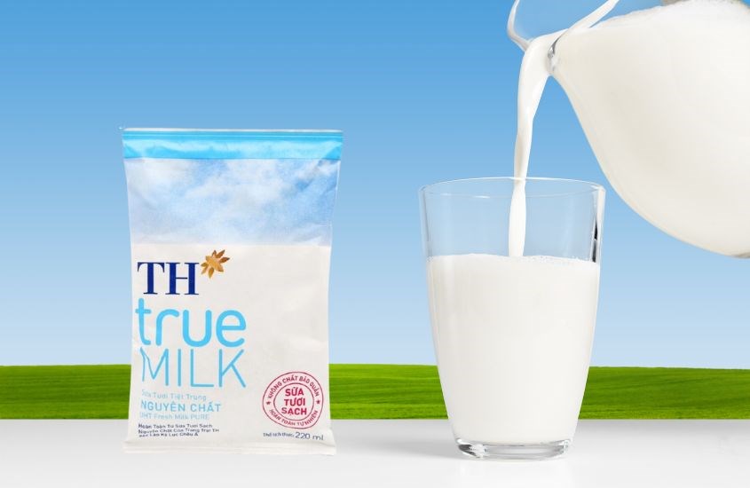 Sữa tươi tiệt trùng TH true MILK không đường 220 ml Sữa tươi tiệt trùng TH true MILK không đường 220 ml