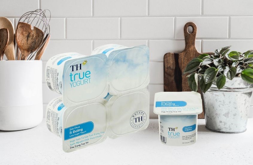 Lốc 4 hộp sữa chua ít đường TH true YOGURT 100g Lốc 4 hộp sữa chua ít đường TH true YOGURT 100g