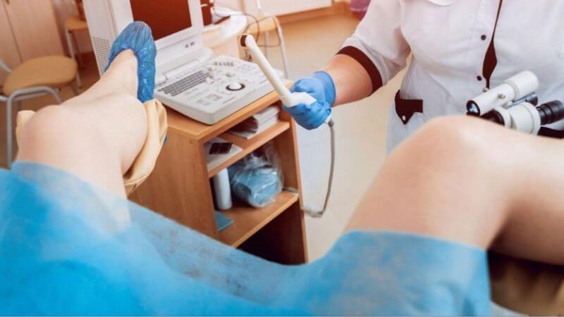 Siêu âm đầu dò âm đạo có thể giúp chẩn đoán bệnh mang thai ngoài tử cung
