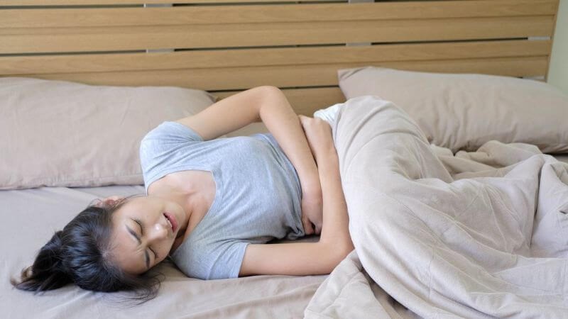 Đau bụng dưới đột ngột là dấu hiệu của mang thai ngoài tử cung vỡ