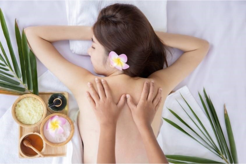 Massage lưng thường xuyên giúp tăng tuần hoàn máu (Ảnh: Canva) Massage lưng thường xuyên giúp tăng tuần hoàn máu (Ảnh: Canva)