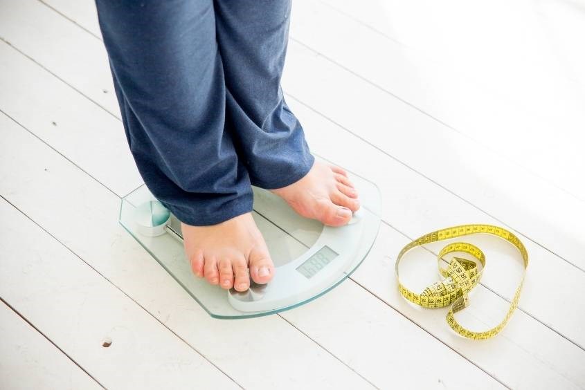 Sau khi sinh, cơ thể mẹ có xu hướng tăng cân nhanh chóng (Ảnh: Canva) Sau khi sinh, cơ thể mẹ có xu hướng tăng cân nhanh chóng (Ảnh: Canva)