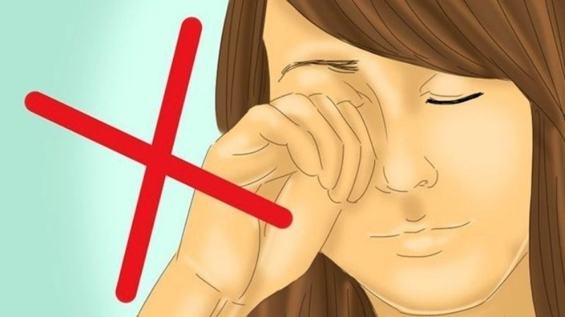 Tránh chạm hoặc dụi mắt giúp phòng ngừa bệnh đau mắt đỏ