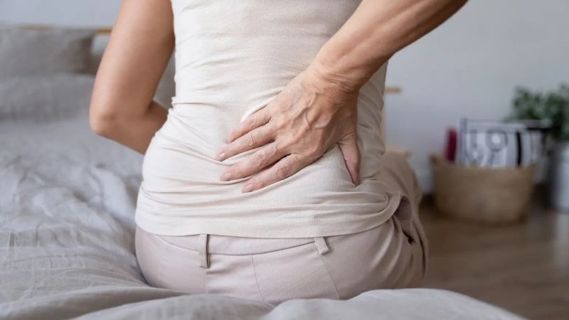 Đau vùng hông, mông, xương chậu là triệu chứng điển hình của đau thần kinh tọa