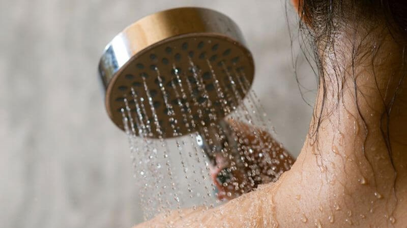 Vệ sinh làn da hàng ngày là cách ngăng ngừa dày sừng nang lông