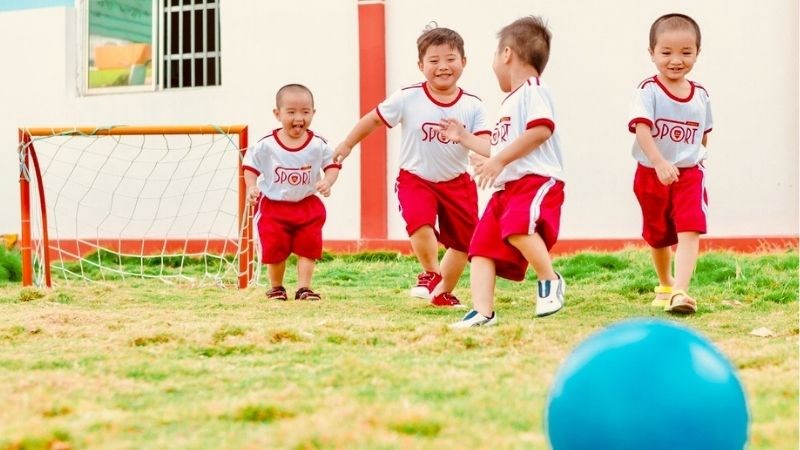 Luyện tập thể thao là một trong những biện pháp giúp trẻ phát triển khoẻ mạnh
