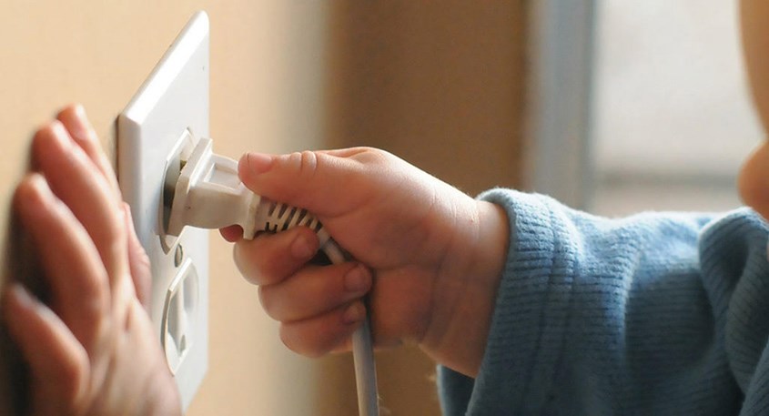 Dạy trẻ kỹ năng tự bảo vệ bản thân với điện