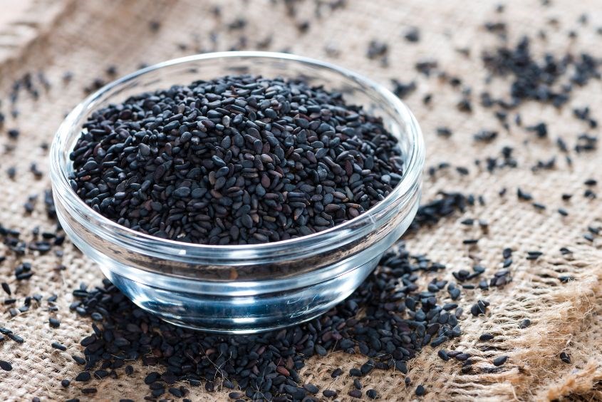 Sử dụng vừng đen để nhanh hết sản dịch sau sinh mổ (Ảnh: Canva)