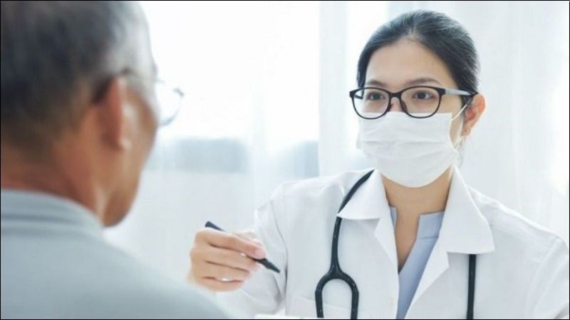 Bạn nên đến gặp bác sĩ khi xuất hiện các dấu hiệu đi ngoài ra máu kéo dài