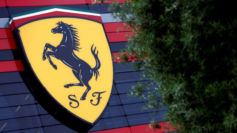 Logo thương hiệu Ferrari thể hiện sức mạnh và lòng kiêu hãnh