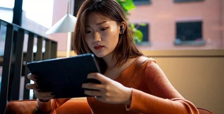 Độ trễ cực thấp của tai nghe này phù hợp khi chơi các tựa game cần phản xạ nhanh như sinh tồn, bắn súng, âm nhạc