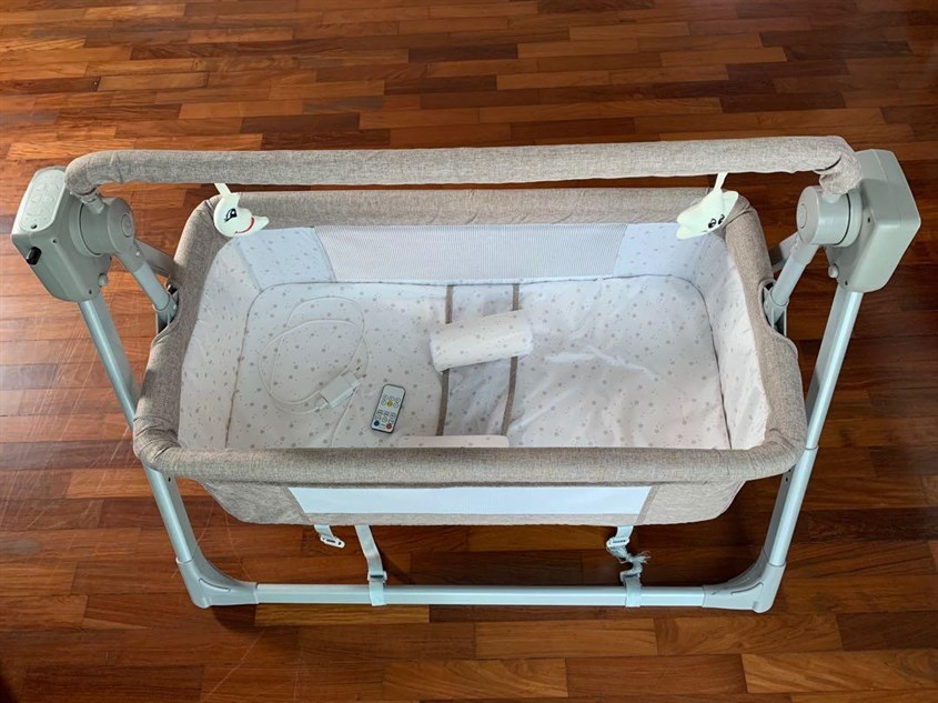 Mẹ nên lựa chọn loại có đệm êm ái cho giấc ngủ của bé