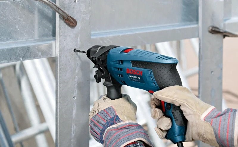Nhiều máy khoan được thiết kế thêm tay cầm rất chắc chắn, giúp cố định máy khoan