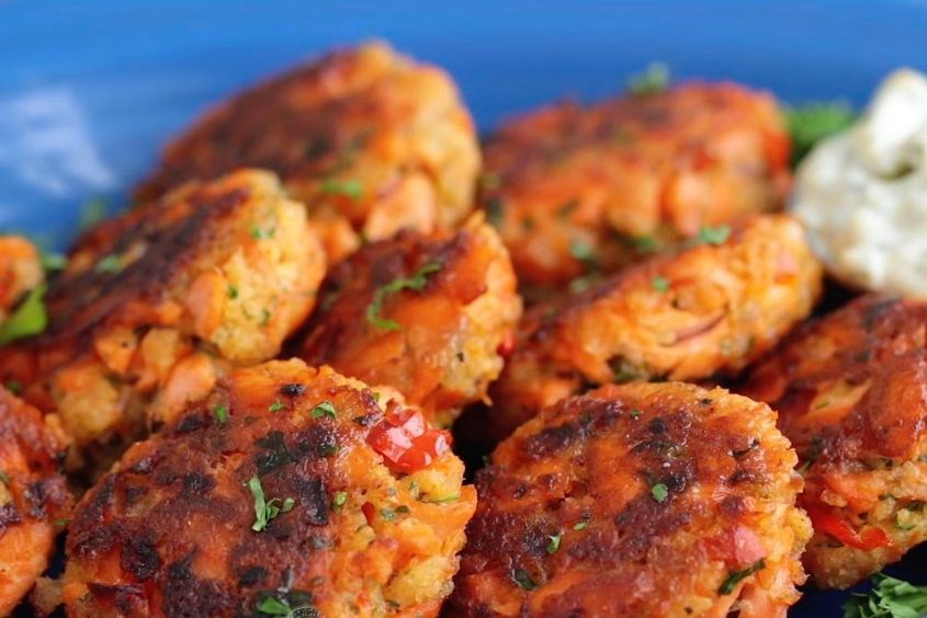 Mách mẹ cách làm chả cá hồi cho bé siêu ngon tại nhà