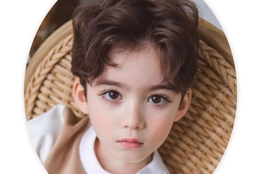 Một số kiểu tóc xoăn cho bé trai khiến con thu hút hơn