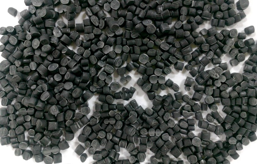 Hạt nhựa màu đen