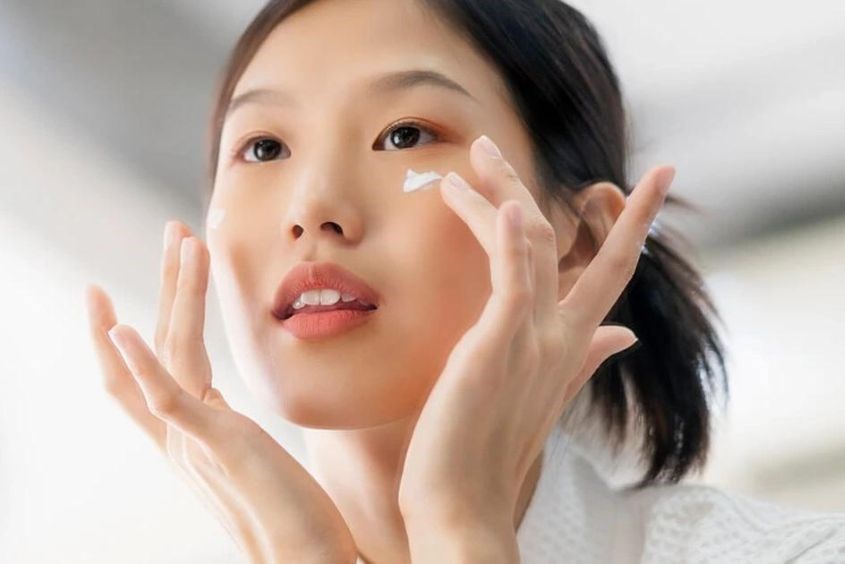 Cách chăm sóc da mặt bị sạm đen giúp da trắng sáng Cách chăm sóc da mặt bị sạm đen giúp da trắng sáng