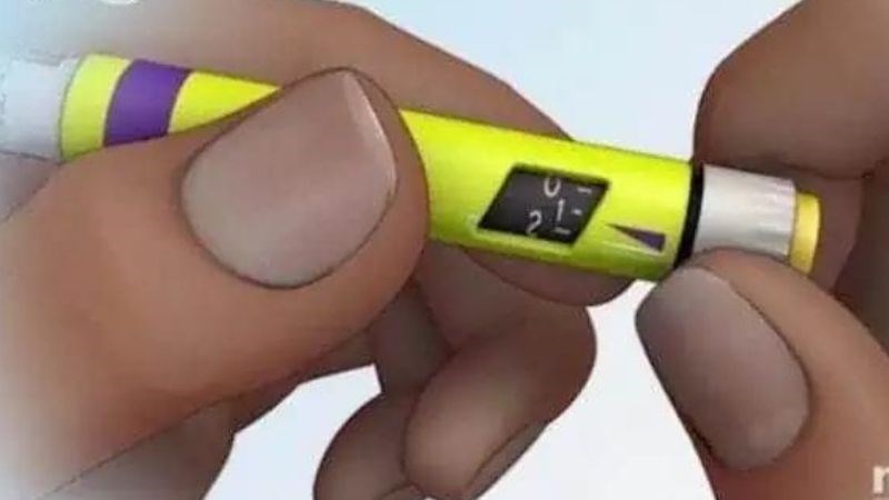 Xoay vòng chiều kim đồng hồ để chọn liều insulin cần tiêm