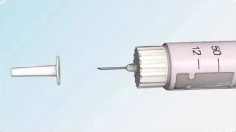 Cần tháo bỏ kim sau khi tiêm để tránh nhiễm khuẩn, lọt khí và rò rỉ thuốc