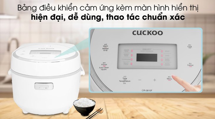 Nồi cơm điện tử Cuckoo 1.44 lít CR-0810F có màn hình hiển thị hiện đại, giúp bạn dễ dàng theo dõi và thao tác