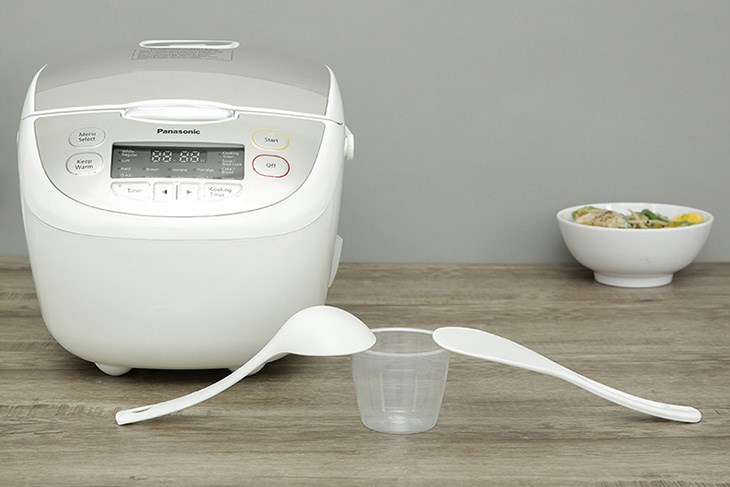 Người dùng nên đặt nồi cơm điện tử Panasonic 1.8 lít SR-CP188NRAM ở nơi bằng phẳng, khô ráo