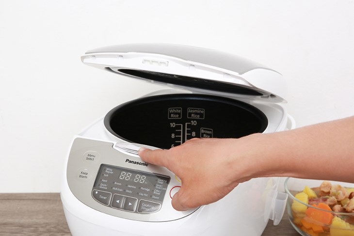 Không mở nắp nồi cơm điện tử Panasonic 1.8 lít SR-CX188SRA quá nhiều lần khi nấu