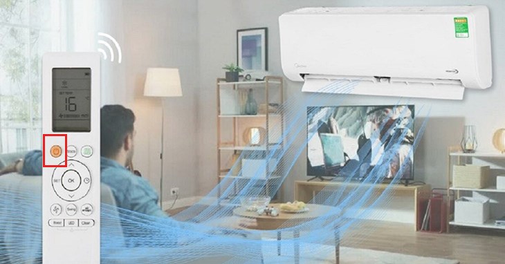 Nhấn nút nguồn màu cam để bật/tắt điều hòa Midea