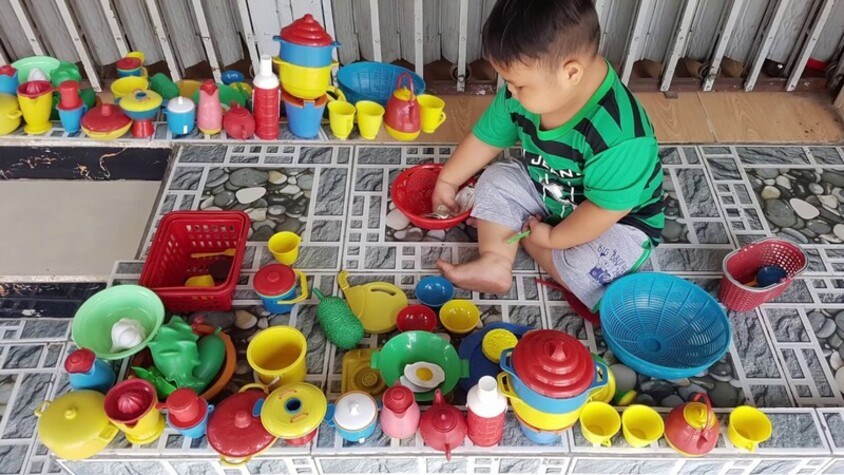 Đồ chơi cho trẻ chơi trò nấu ăn