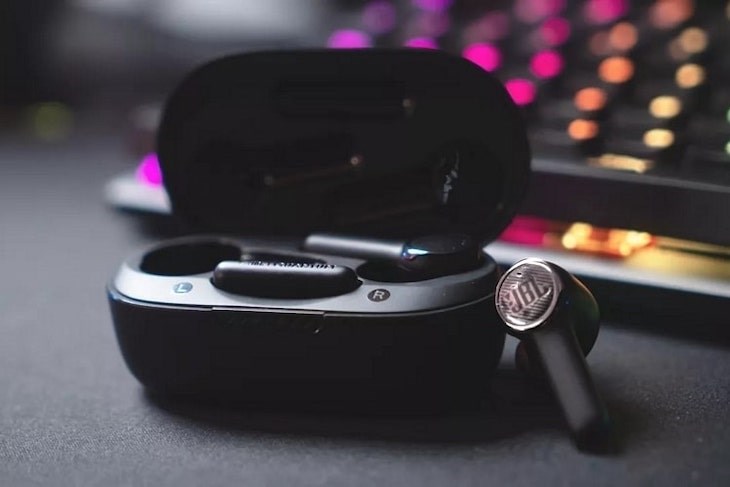 JBL Quantum TWS là một tai ngeh đáng trong tầm giá bởi những tính năng đặc biệt, nổi trội