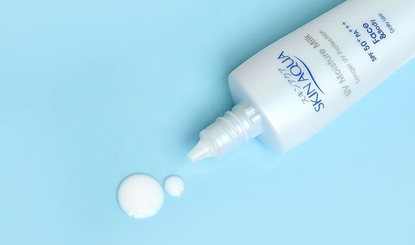 Sunplay Skin Aqua UV Moisture Milk tạo cảm giác khô thoáng