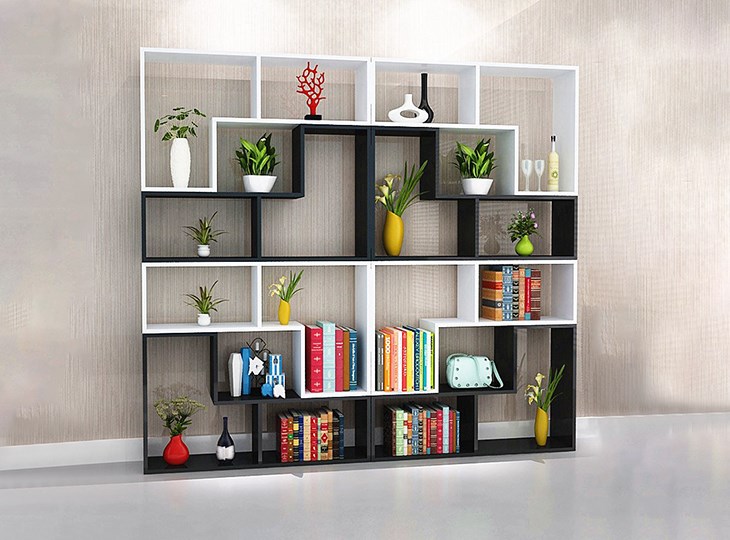 Kệ đa năng được sử dụng để trưng bày sách, đồ trang trí giúp gia tăng tính thẩm mỹ cho phòng khách