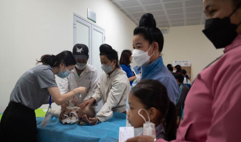 Khám sàng lọc cho các em bị dị tật hàm mặt