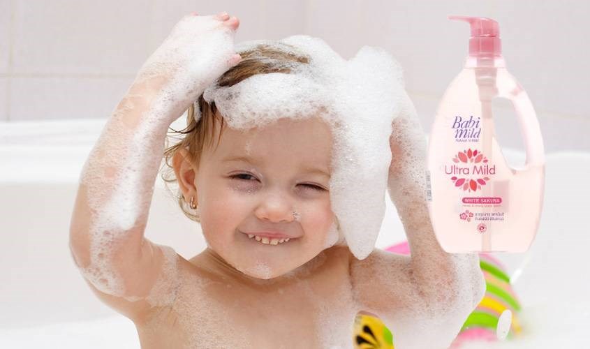 Tắm gội cho bé Babi Mild White Sakura chiết xuất lá anh đào trắng 850 ml