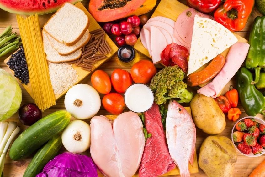 Kiêng cữ nhưng vẫn đảm bảo dinh dưỡng (Ảnh: Canva)