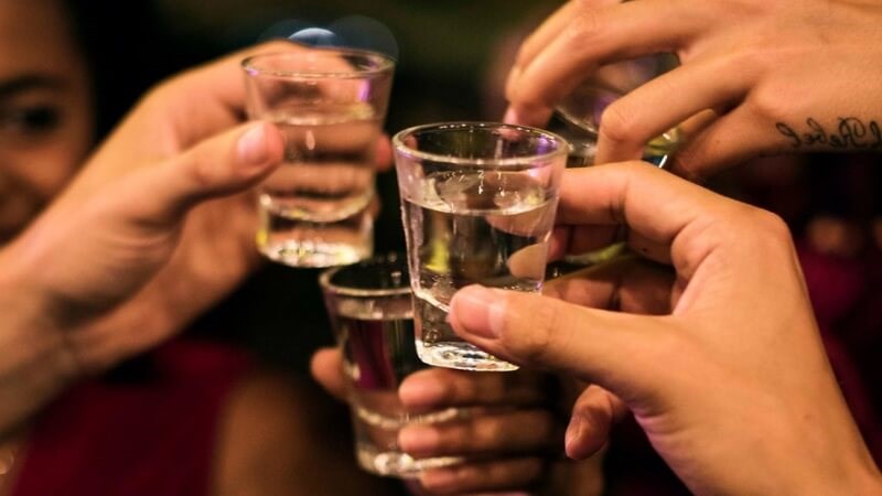 Rượu làm tăng nguy cơ viêm nhiễm và tổn thương