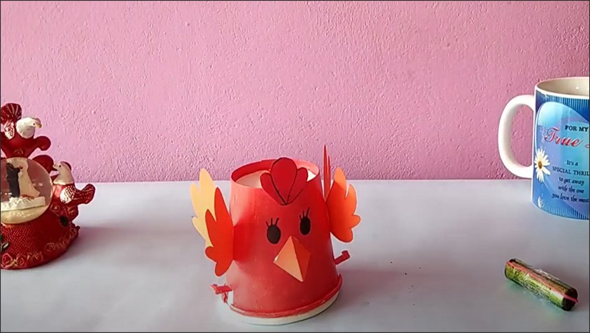 làm đồ chơi từ cốc giấy để tạo ra chú gà đáng yêu