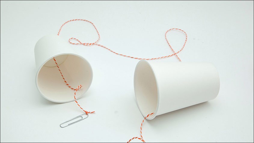 làm đồ chơi từ cốc giấy để tạo ra điện thoại