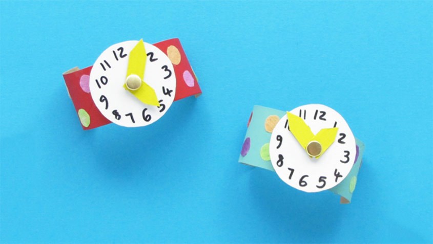làm đồ chơi từ cốc giấy để tạo ra đồng hồ