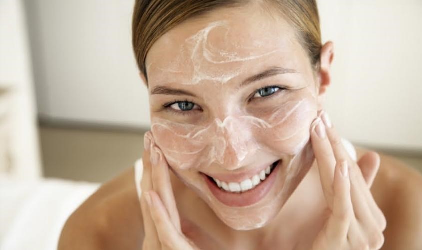 LHA giúp tẩy da chết và làm thông thoáng lỗ chân lông