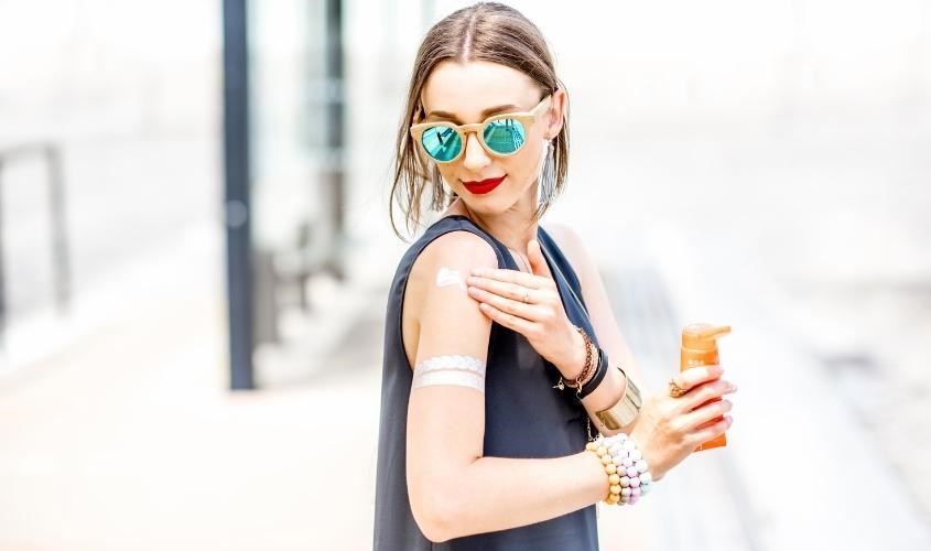 Cần thoa kem chống nắng khi sử dụng sản phẩm chứa LHA