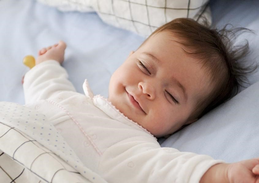 Giảm dần tần suất ngủ của bé từ 3 cữ xuống 2 cữ/ngày